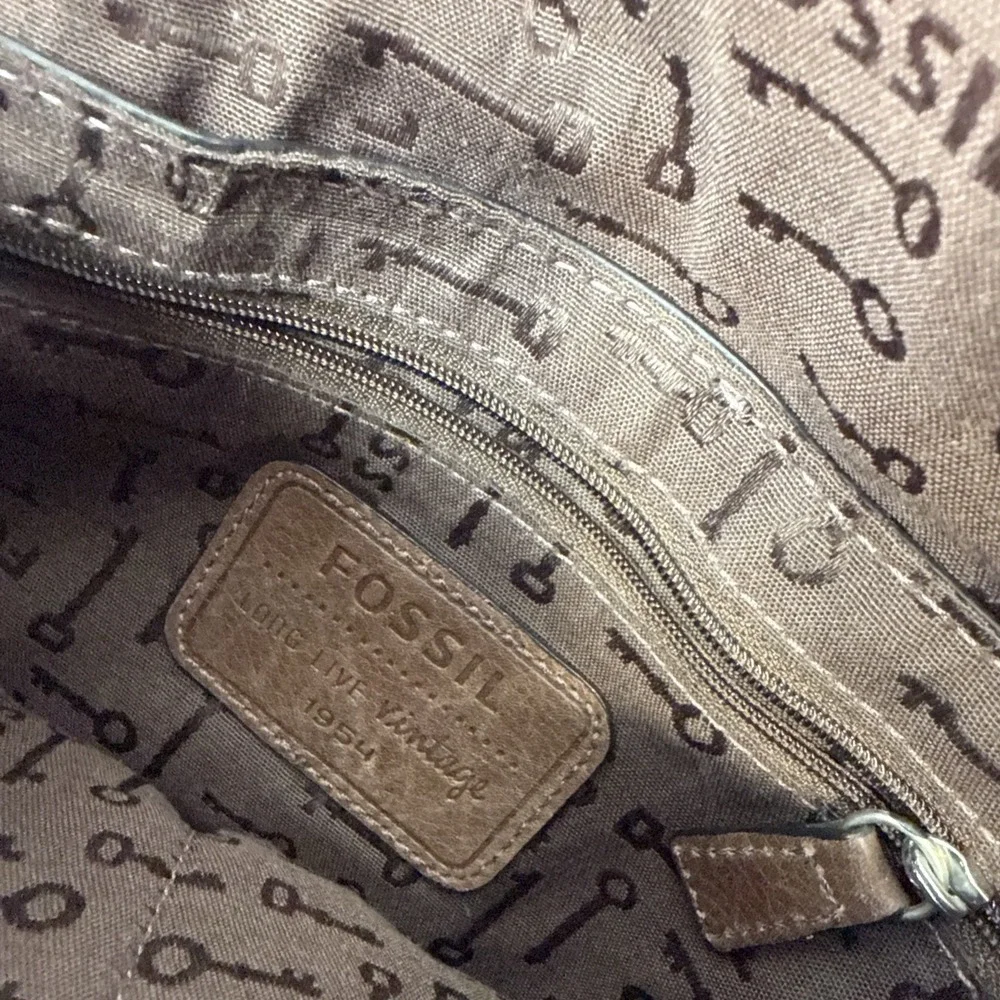 Y2K Fossil Maddox Turnlock Crossbody Bag in Soft Brown Metallic Leather Hangtag